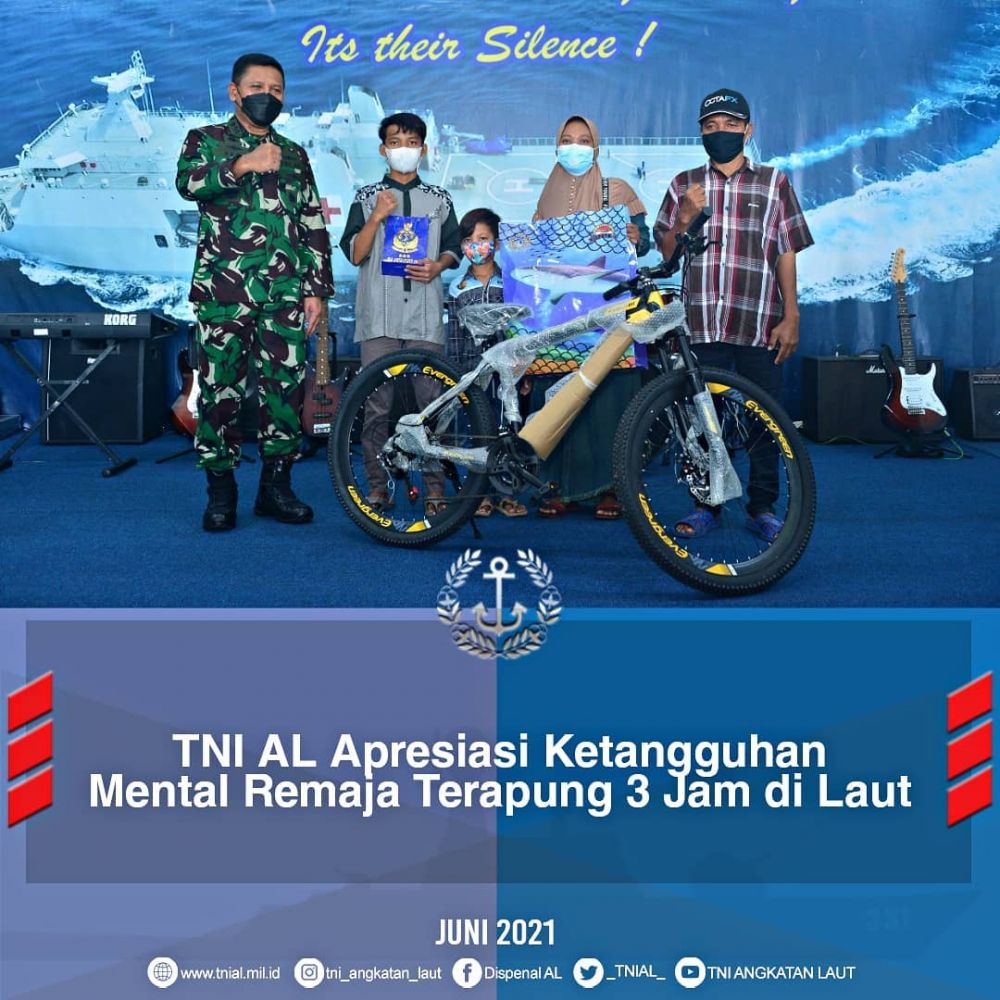 Kisah remaja 14 tahun terapung 3 jam di laut, dihadiahi sepeda TNI AL