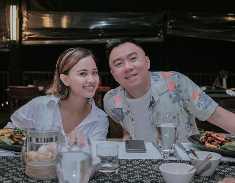 Jarang tersorot, ini 10 potret mesra Winda Saschya sitkom 'OB' & suami