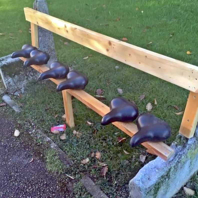 10 Potret lucu bangunan manfaatkan benda sekitar ini kreatif pol