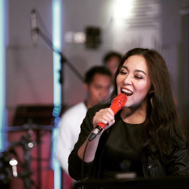 10 Potret terbaru Lia AFI, makin memesona di usia 36 tahun