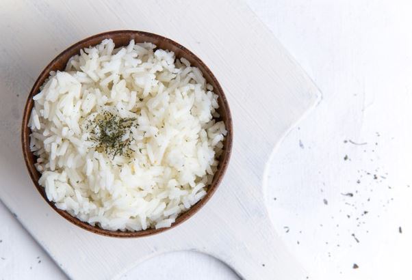 5 Cara memasak nasi agar tidak lengket, praktis dan efektif