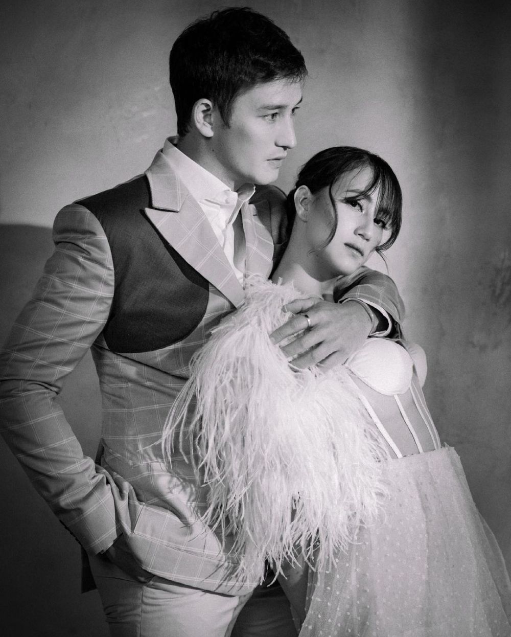 8 Potret prewedding Mike Lewis dan Janisaa Pradja, romantis abis