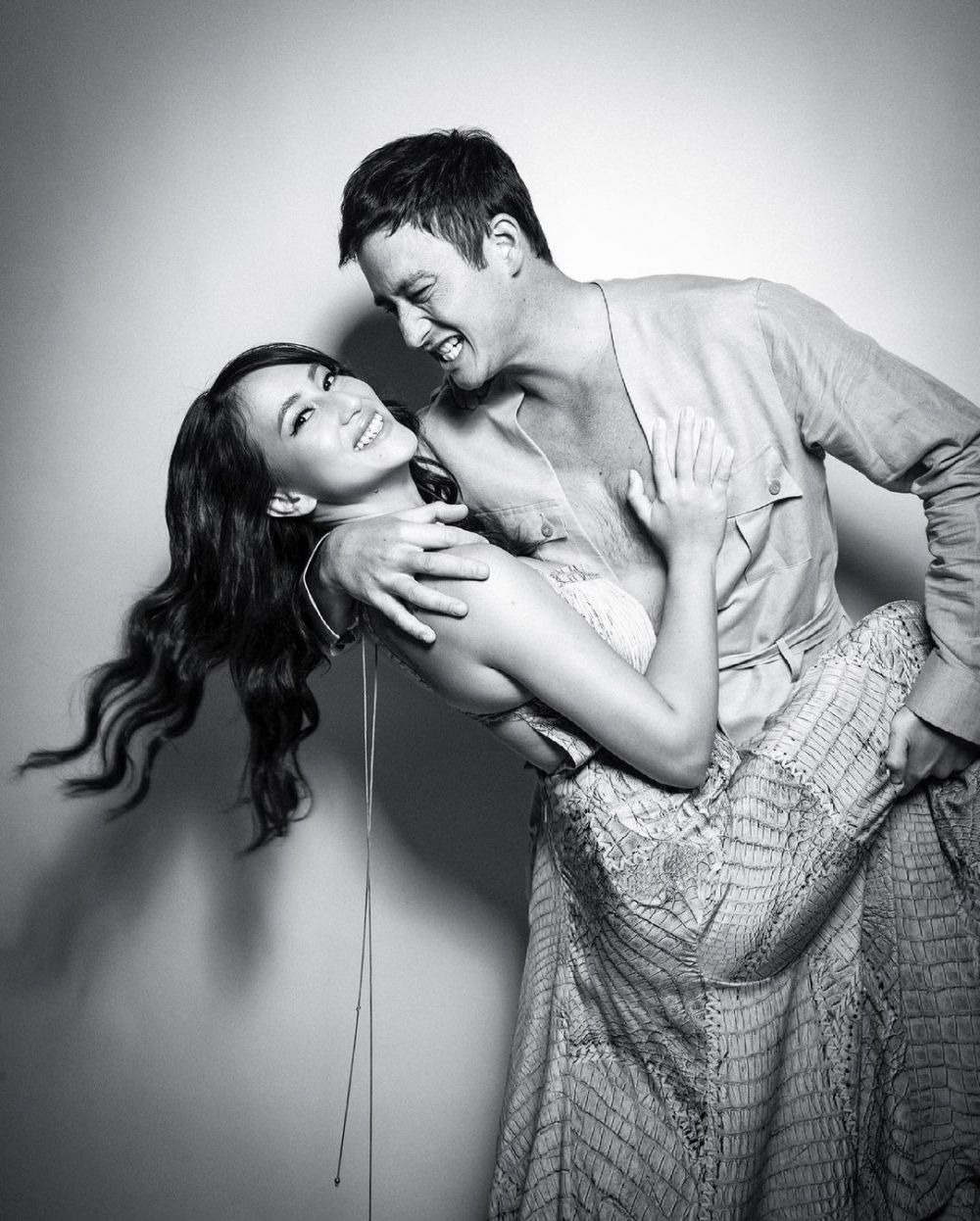 8 Potret prewedding Mike Lewis dan Janisaa Pradja, romantis abis