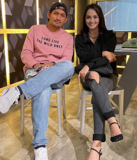 Potret romantis 6 pemain film Ali & Ratu Ratu Queens dan pasangan asli