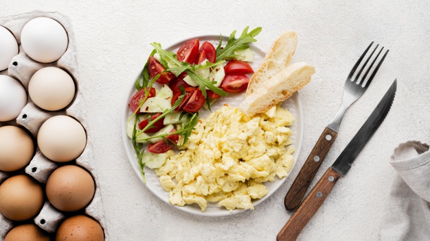 5 Tips buat scrambled egg ala restoran, lembut dan enak