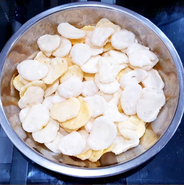 5 Tips menggoreng kerupuk bawang, renyah dan anti melempem