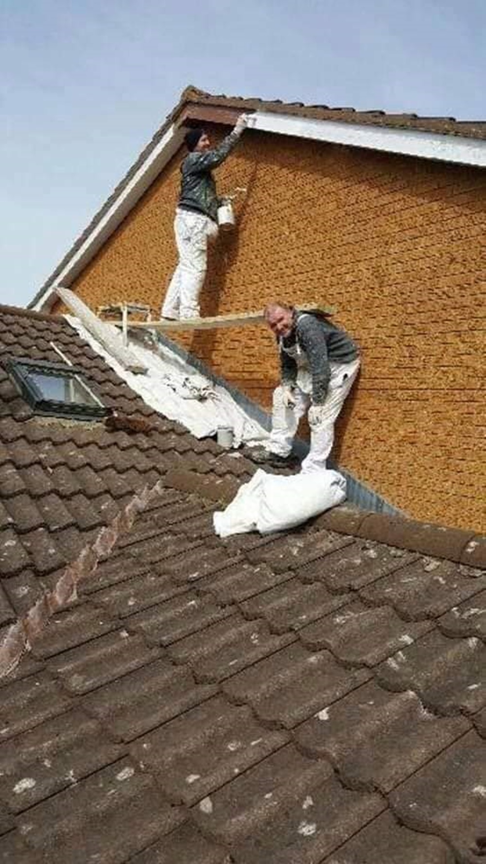 15 Potret lucu 'teamwork' ini bikin kamu kesel seharian