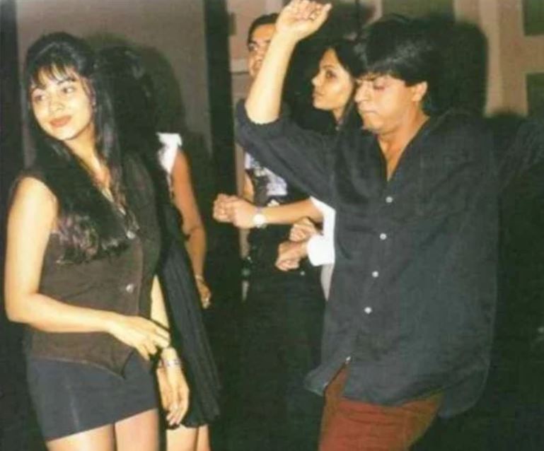 6 Potret lawas Shah Rukh Khan dan Gauri zaman pacaran, mesra abis