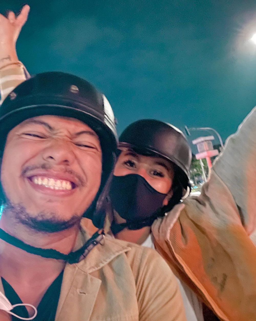 10 Potret mesra Awkarin dan Muhamad Sadam, didoakan berjodoh