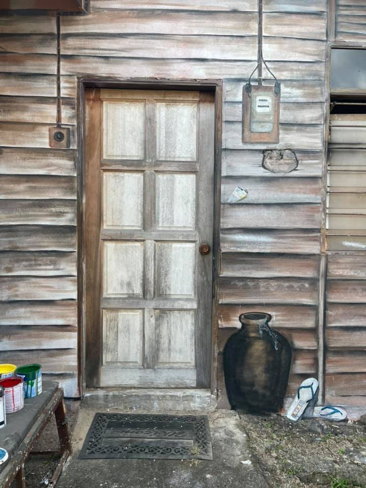 Aksi kreatif pria bikin rumah kayu, 10 potretnya bikin takjub