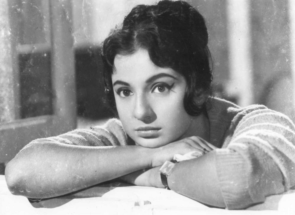 6 Potret masa muda Tanuja ibunda Kajol, parasnya bikin terpana