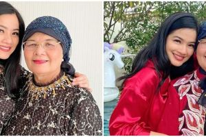 Unggah potret lawas bareng orang tua, paras ibu Titi Kamal disorot