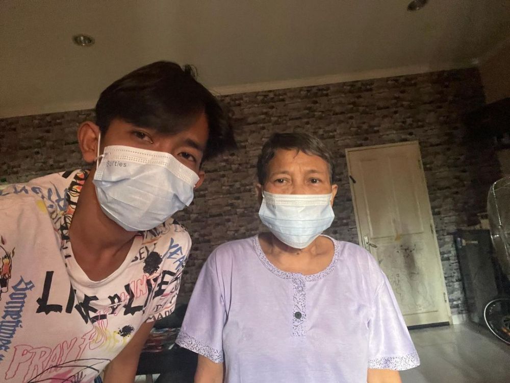 Kisah perjuangan 15 seleb sembuh dari Covid-19 pada 2021, penuh haru