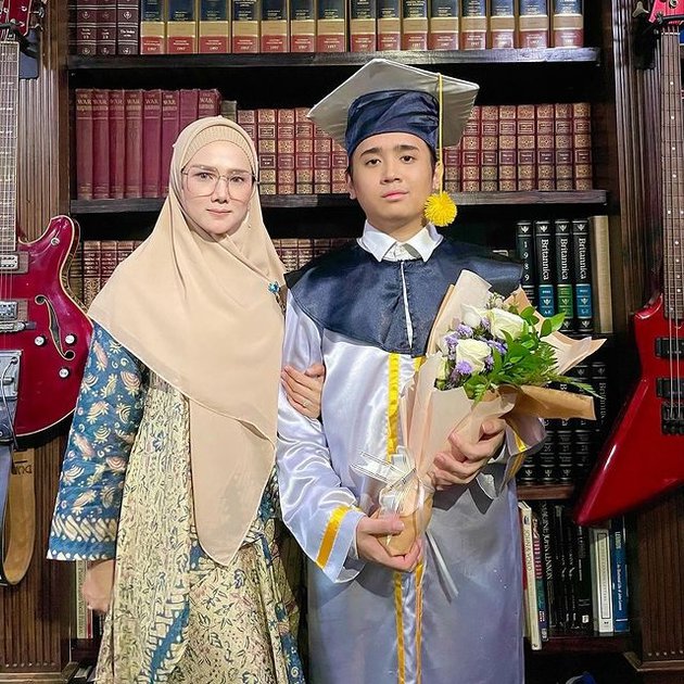 7 Momen kelulusan SMA putra Mulan Jameela, tak didampingi sang ayah