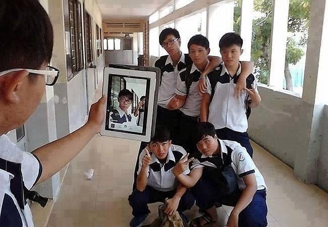 10 Momen lucu bantuin teman ini kocaknya bikin geleng kepala