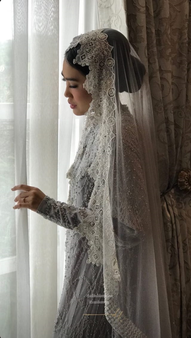 10 Momen pengajian Alika Islamadina jelang nikah, gaunnya elegan