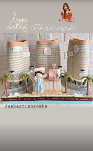 7 Momen perayaan ulang tahun Shandy Aulia ke-34, kuenya bikin salfok