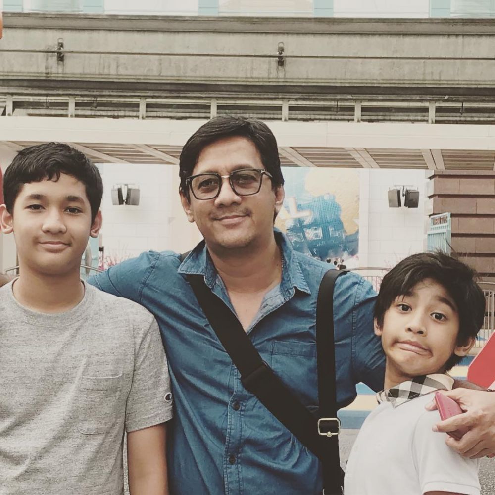 Beda gaya 9 presenter pria hits momong anak, bukti ayah idaman