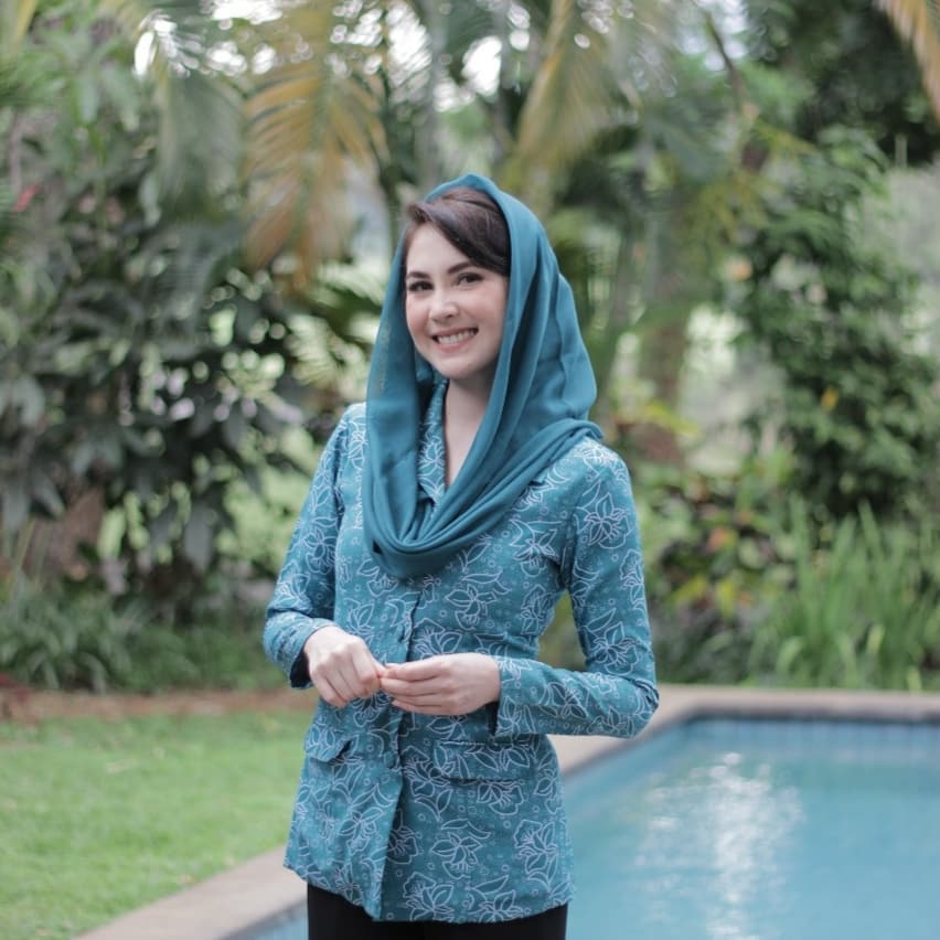 Jadi istri kepala daerah, ini pesona 8 seleb berseragam PKK