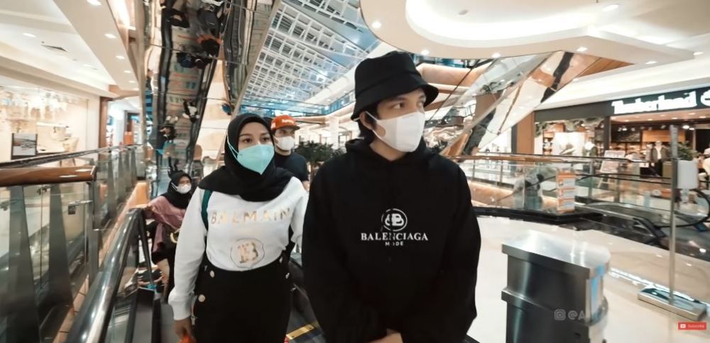 10 Momen Atta Halilintar sewa satu bioskop, ajak karyawan ikut nonton