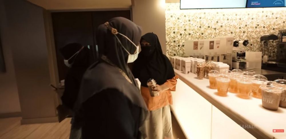 10 Momen Atta Halilintar sewa satu bioskop, ajak karyawan ikut nonton