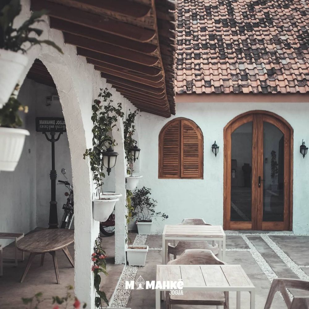 Renovasi ulang, intip 10 penampakan cafe Zaskia Adya Mecca