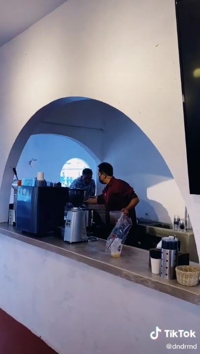 Renovasi ulang, intip 10 penampakan cafe Zaskia Adya Mecca
