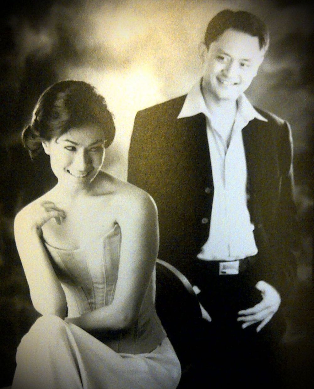 5 Potret masa muda suami Iis Dahlia yang jadi pilot, mirip Devano