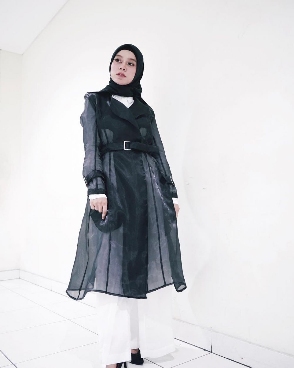 9 Ide outfit hijab ala Lesty Kejora, cocok untuk kondangan