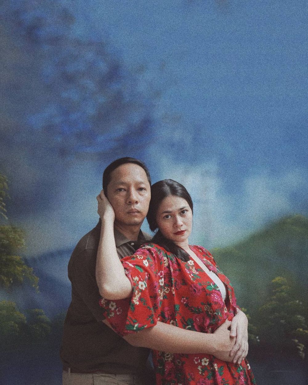 7 Pemotretan Ringgo Agus dan keluarga, bergaya ala 90-an