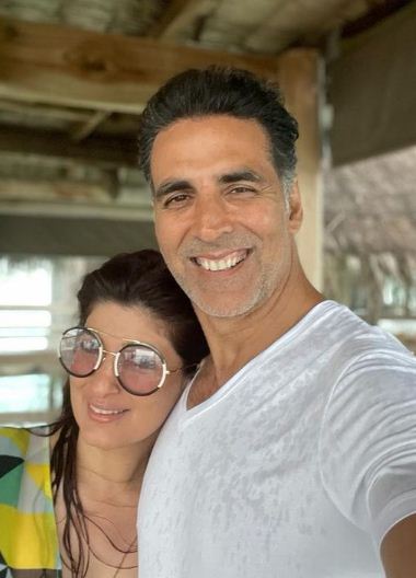 Pesona 10 aktor Bollywood usia di atas 50 tahun, kian menawan