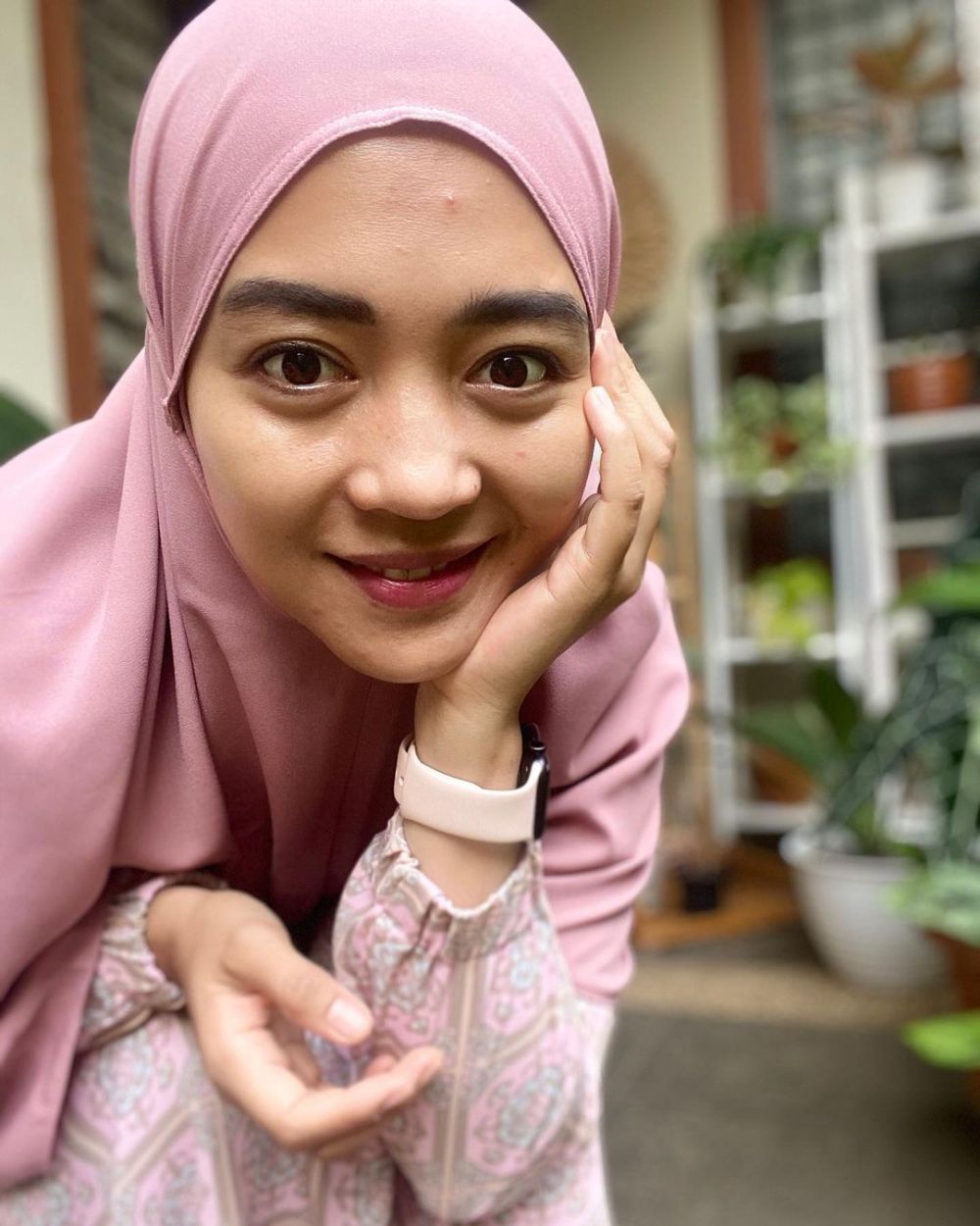Potret tanpa makeup 10 seleb istri pengusaha, bukti cantik alami