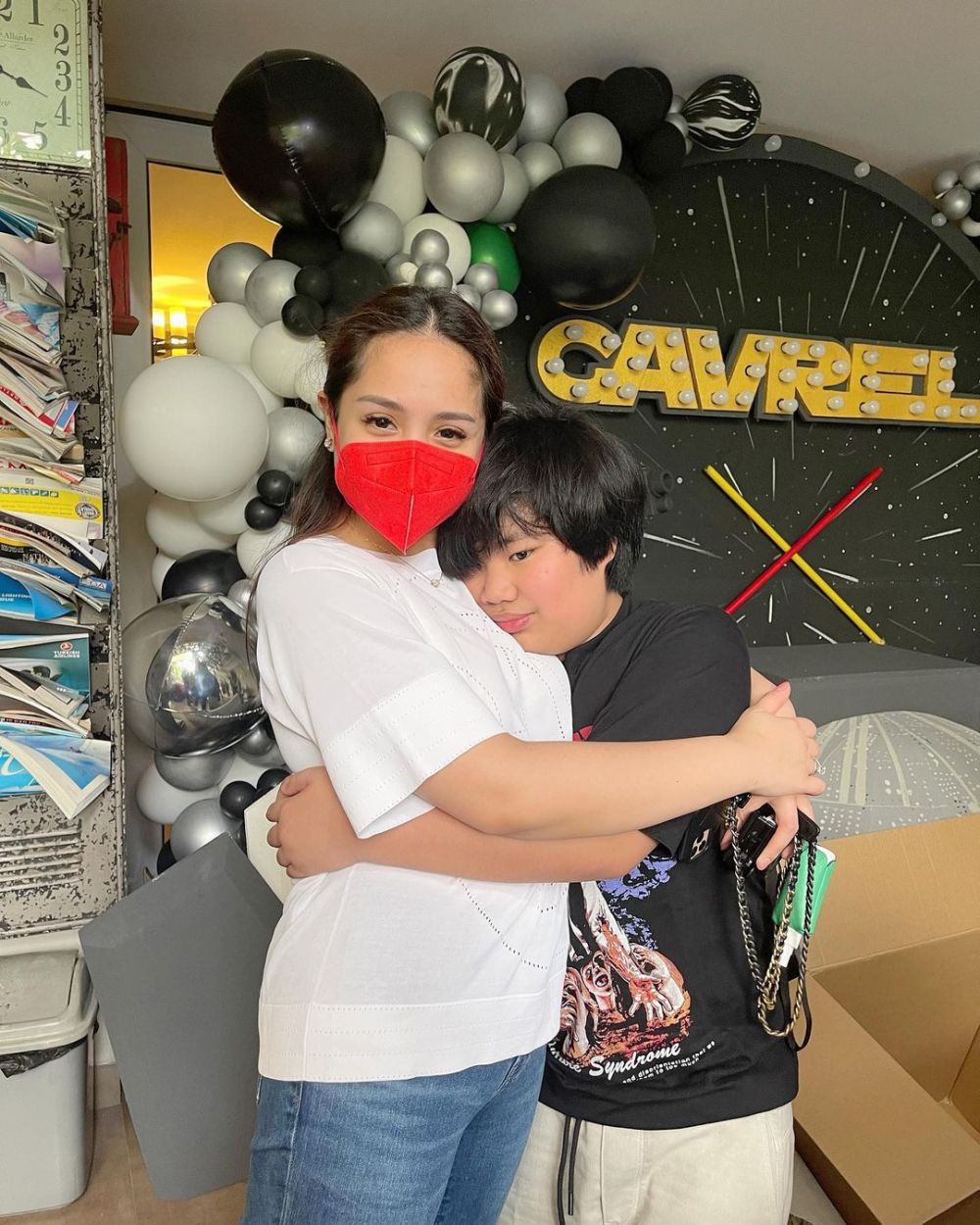 Jarang terekspos, ini 9 momen kedekatan Nagita dan adik laki-lakinya