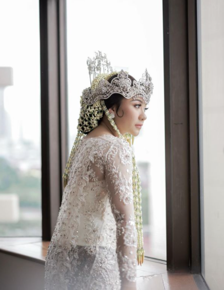 9 Momen pernikahan Prawita Sari adik ipar Siti Badriah, penuh haru