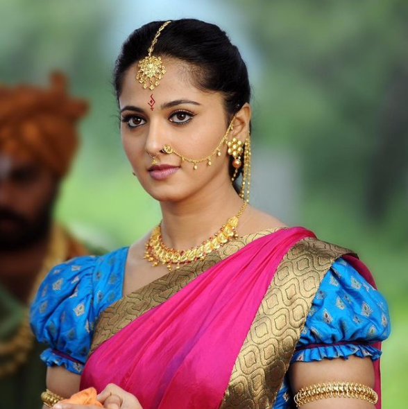 9 Pesona aktris India perankan ratu di film, Deepika Padukone memukau