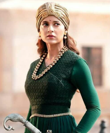 9 Pesona aktris India perankan ratu di film, Deepika Padukone memukau