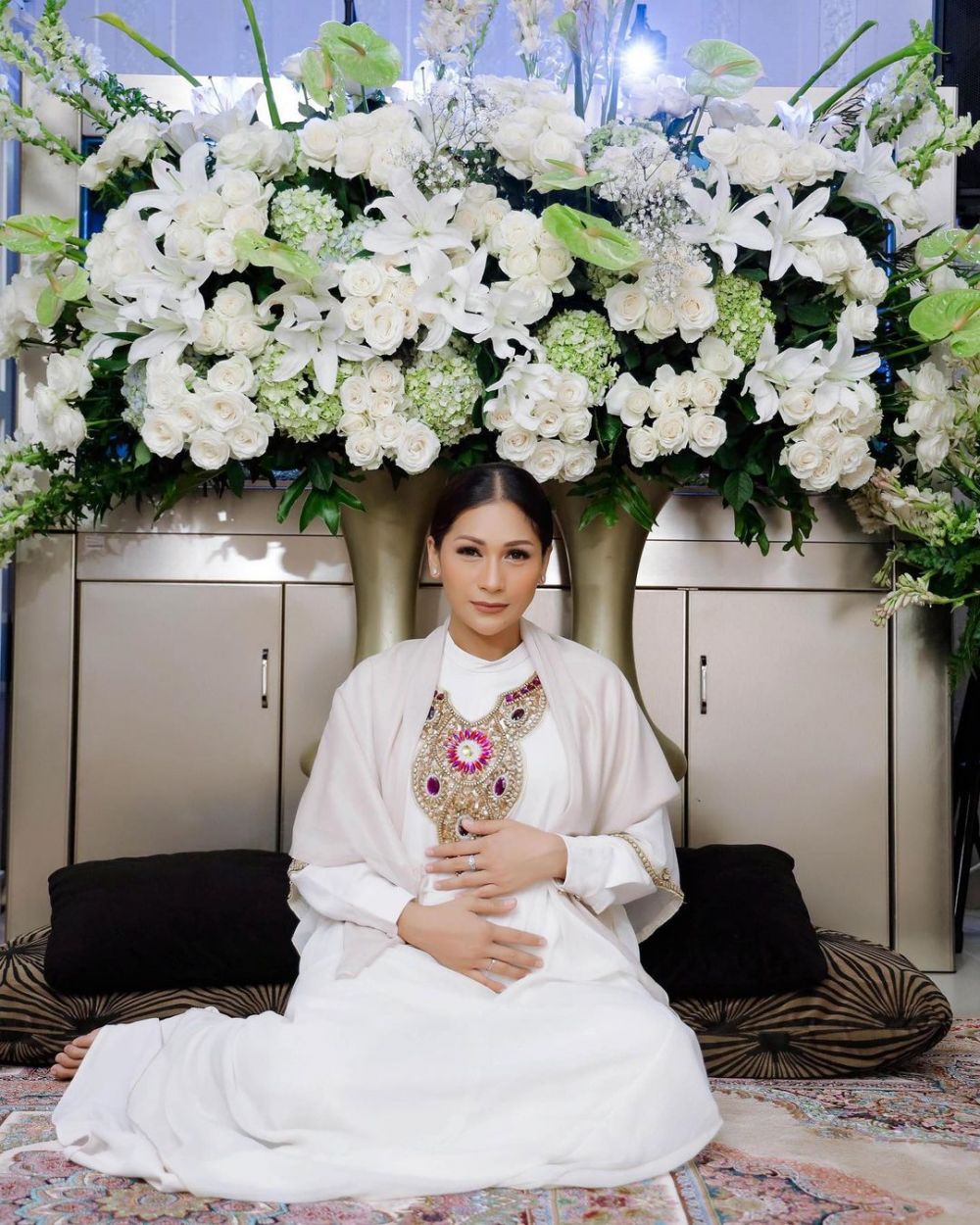 Intip dekorasi tasyakuran kehamilan 10 seleb, terasa di taman bunga