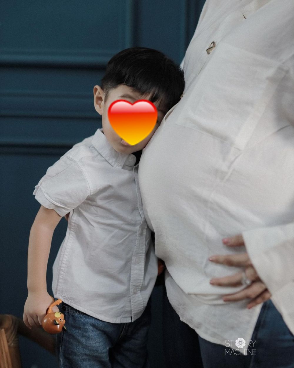 12 Gaya pemotretan maternity Ardina Rasti dalam 6 tema, tampil elegan