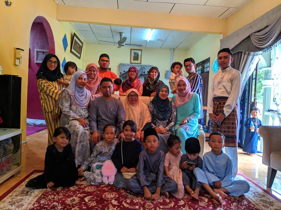 Kisah pertemuan wanita kembar tertukar selama 20 tahun sejak bayi