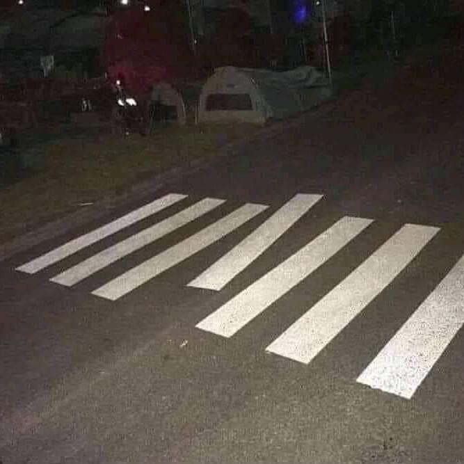 10 Potret lucu salah bikin pola di jalan ini bikin gemes sendiri