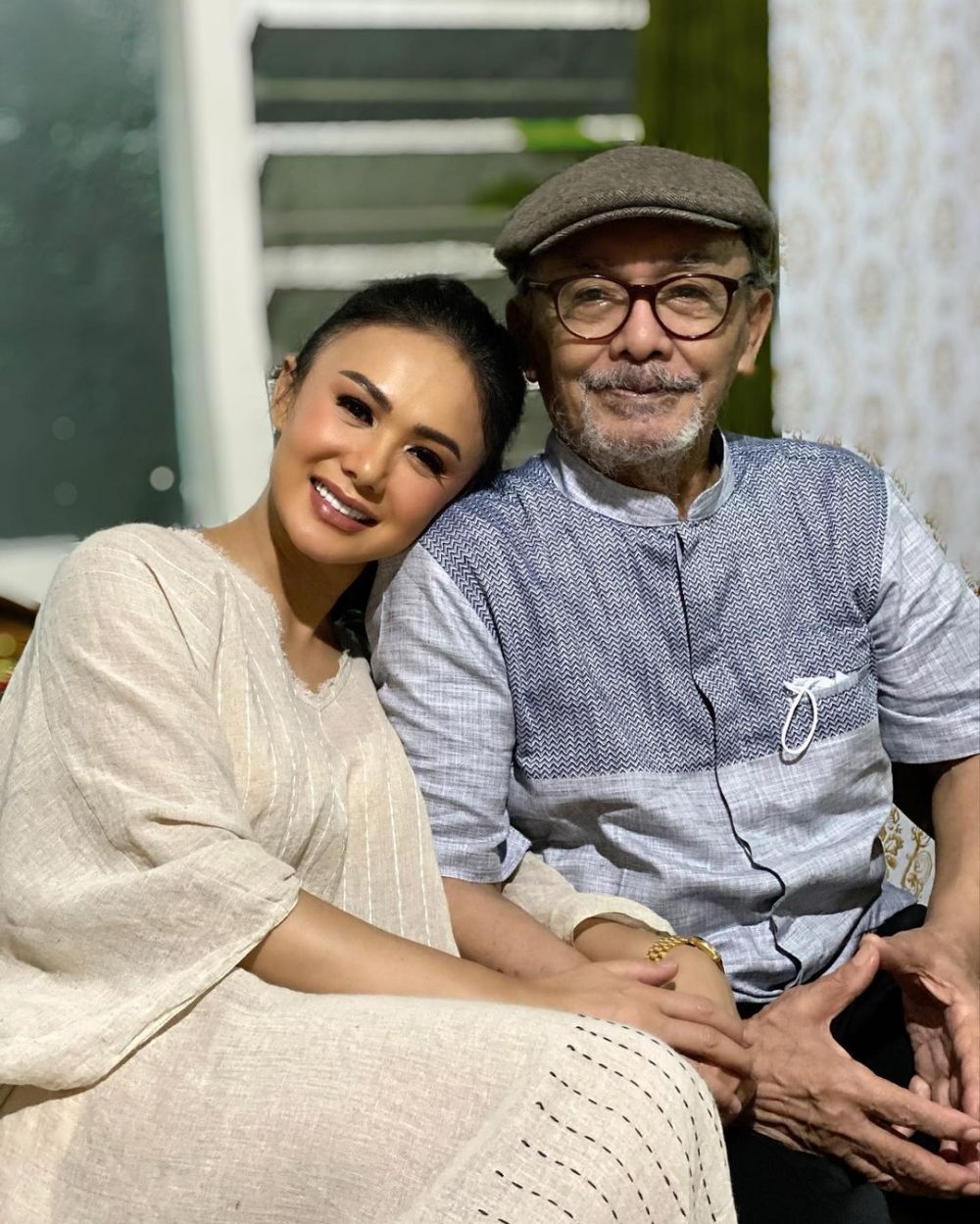Jarang tersorot, ini 7 momen kedekatan Yuni Shara dan ayahnya