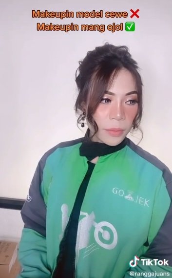 Driver ojek online dirias makeup artist, hasilnya bikin tercengang