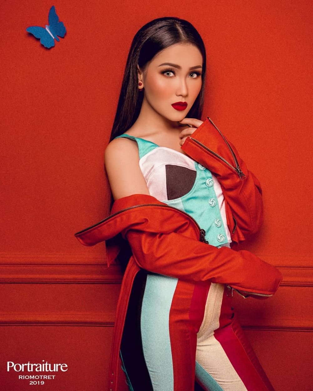 Gaya pemotretan 9 penyanyi wanita dengan makeup tebal, bikin pangling