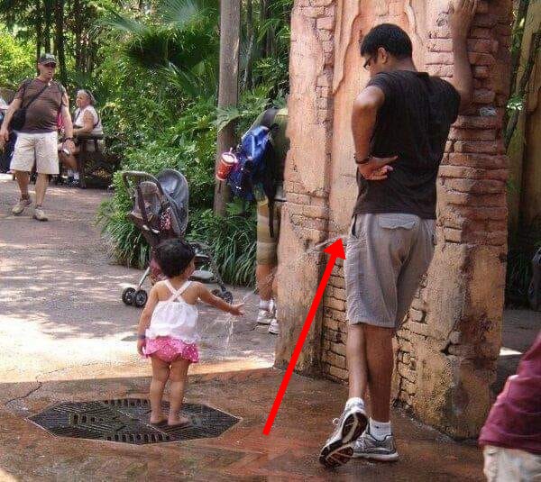 20 Momen kocak tak sengaja terekam kamera ini bikin mata terkecoh