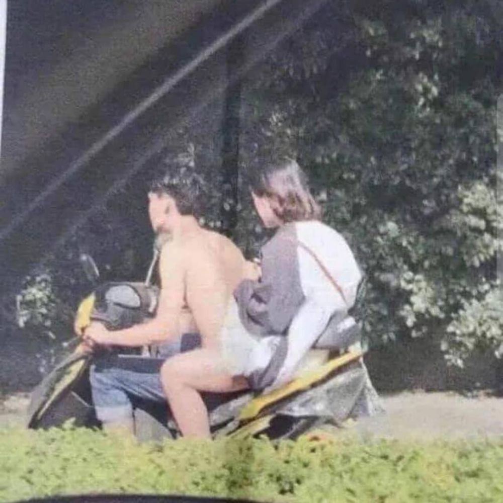 20 Momen kocak tak sengaja terekam kamera ini bikin mata terkecoh