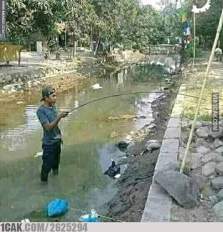 10 Momen lucu gara-gara terbalik ini jadi kocak abis