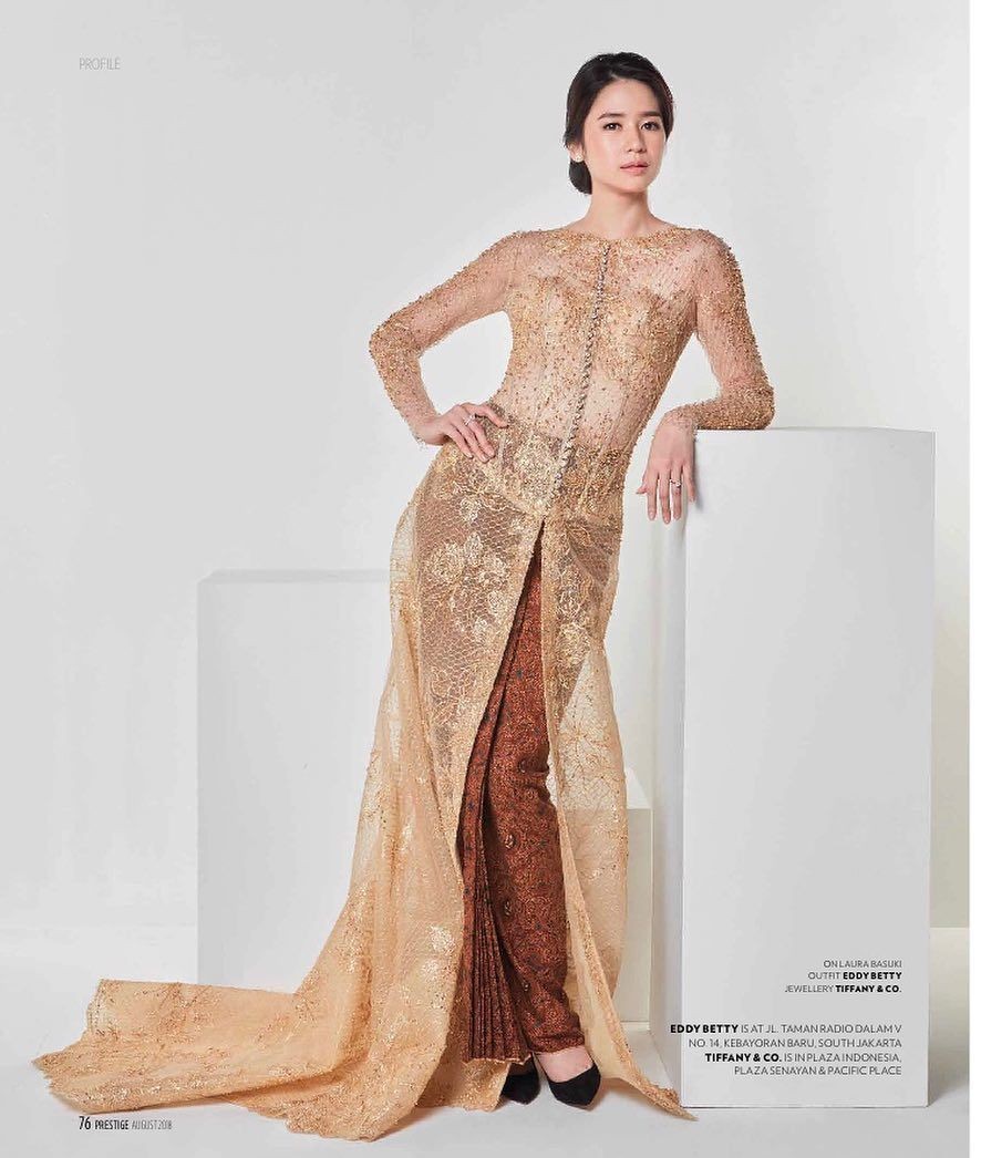 Pesona 9 seleb berdarah Tionghoa kenakan kebaya, anggun abis