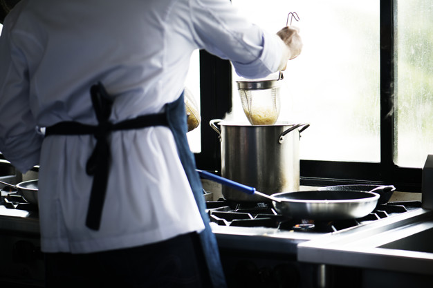 5 Mitos memasak spaghetti, nempel di dinding belum tentu matang
