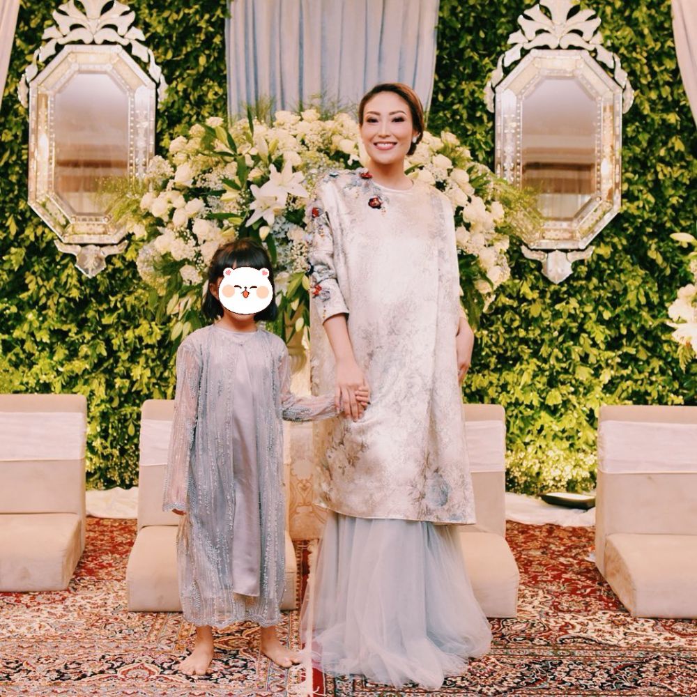 8 Potret dekorasi tasyakuran kehamilan YouTuber, penuh hiasan bunga