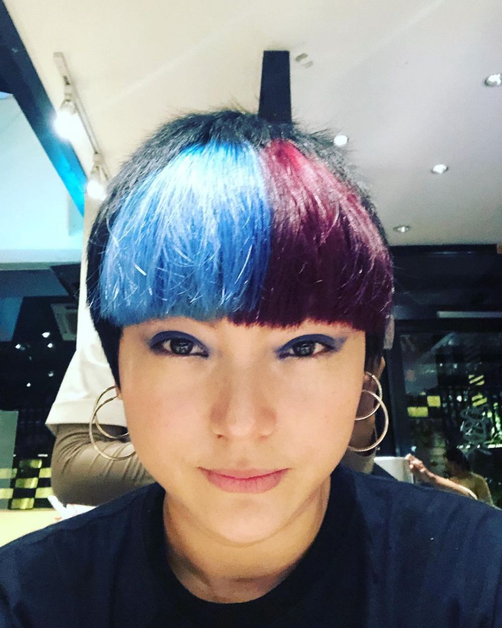 10 Transformasi gaya rambut Poppy Sovia, nyentrik abis